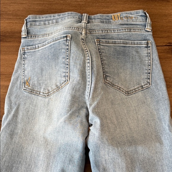 Woman's Kut from the Kloth Katy Ripped Boyfriend Jeans. Size 2 - Picture 7 of 8